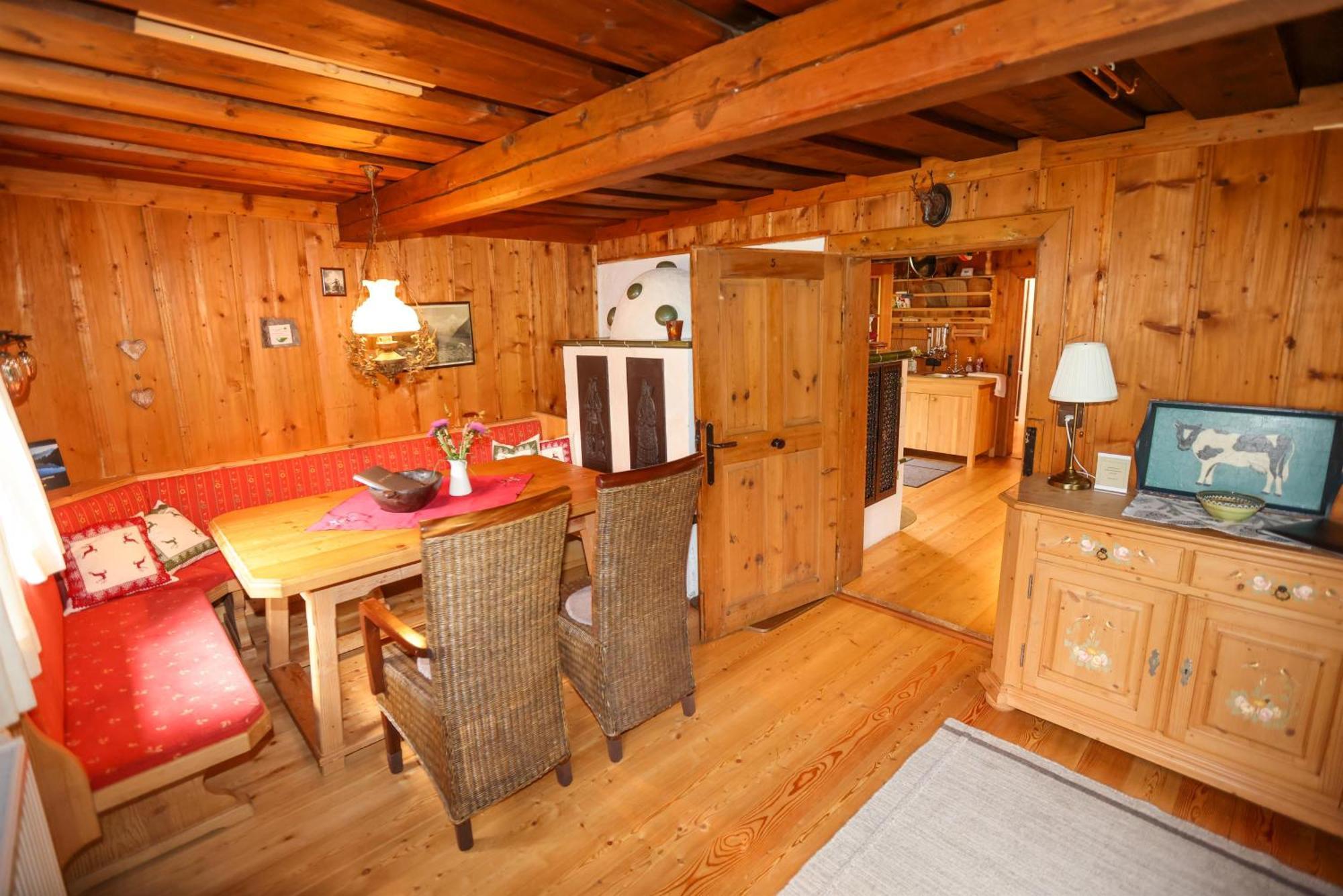 Chalet Weisse Wand Almen