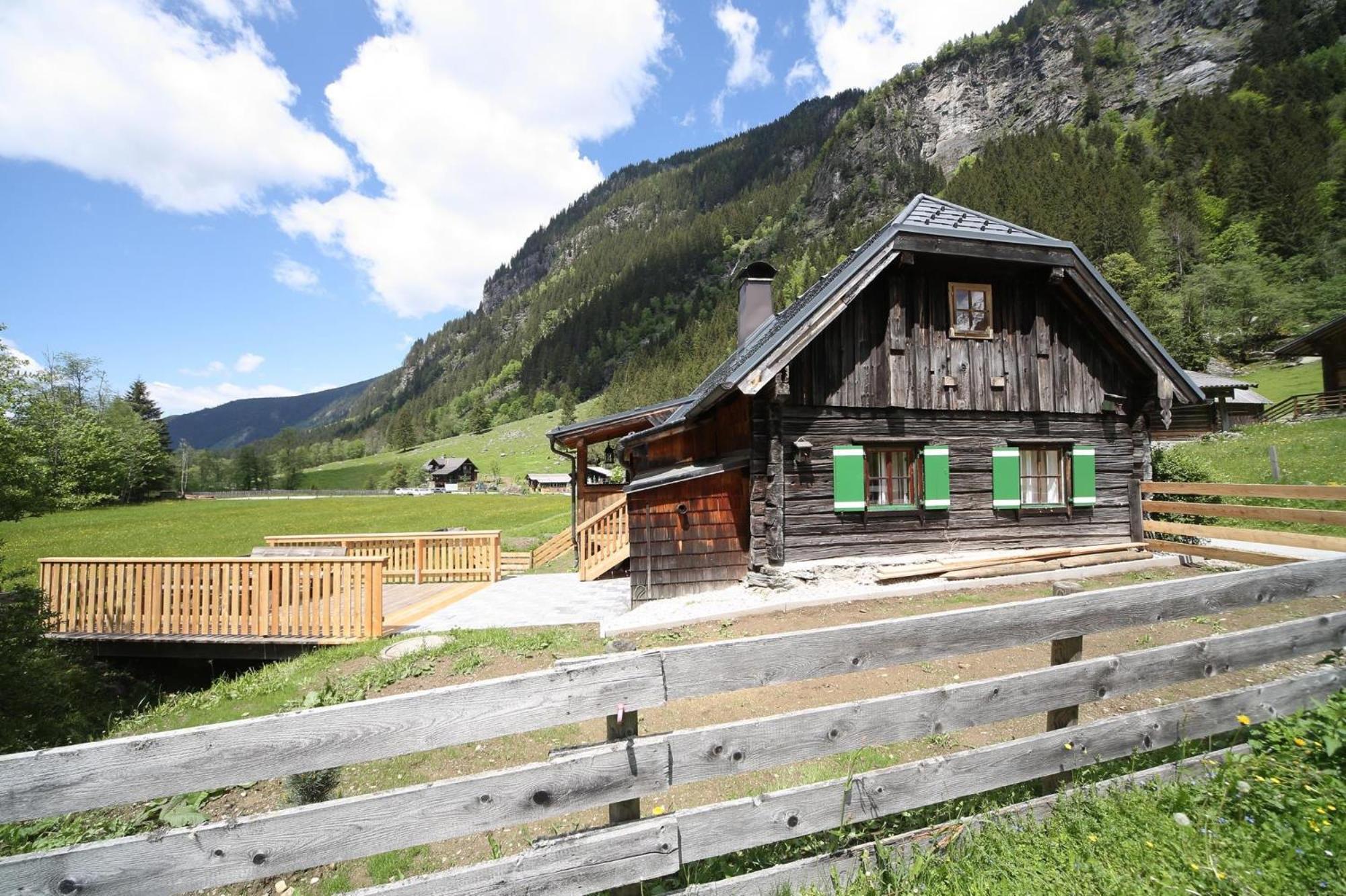 Weisse Wand Almen Chalet