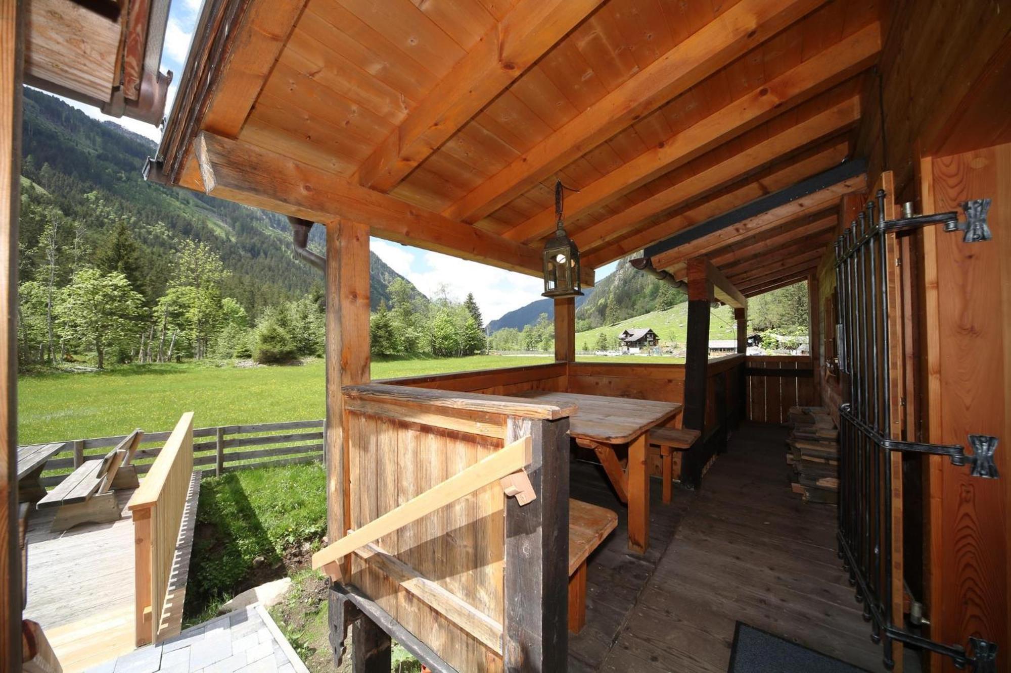 Weisse Wand Almen Chalet